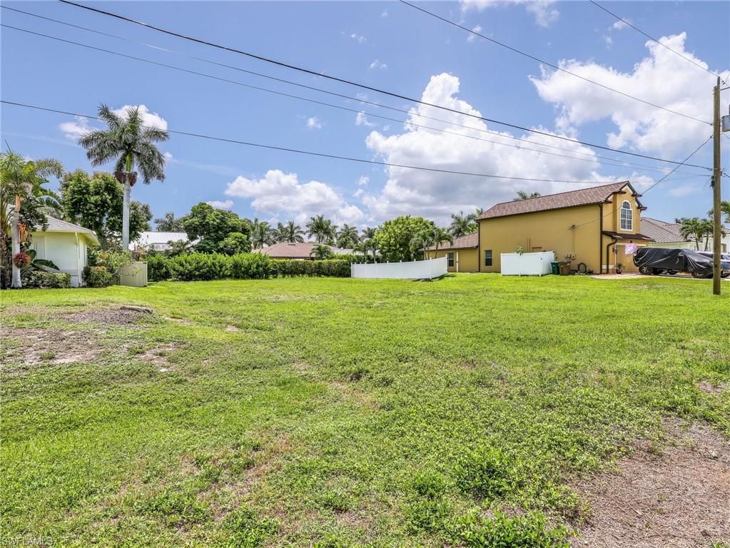 Image 5 of property listing at 5235 27th PL, Cape Coral, FL 33914