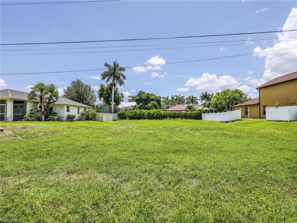 Image 6 of property listing at 5235 27th PL, Cape Coral, FL 33914