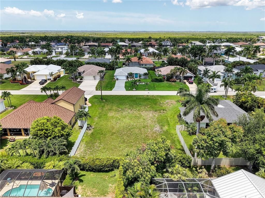 Image 7 of property listing at 5235 27th PL, Cape Coral, FL 33914