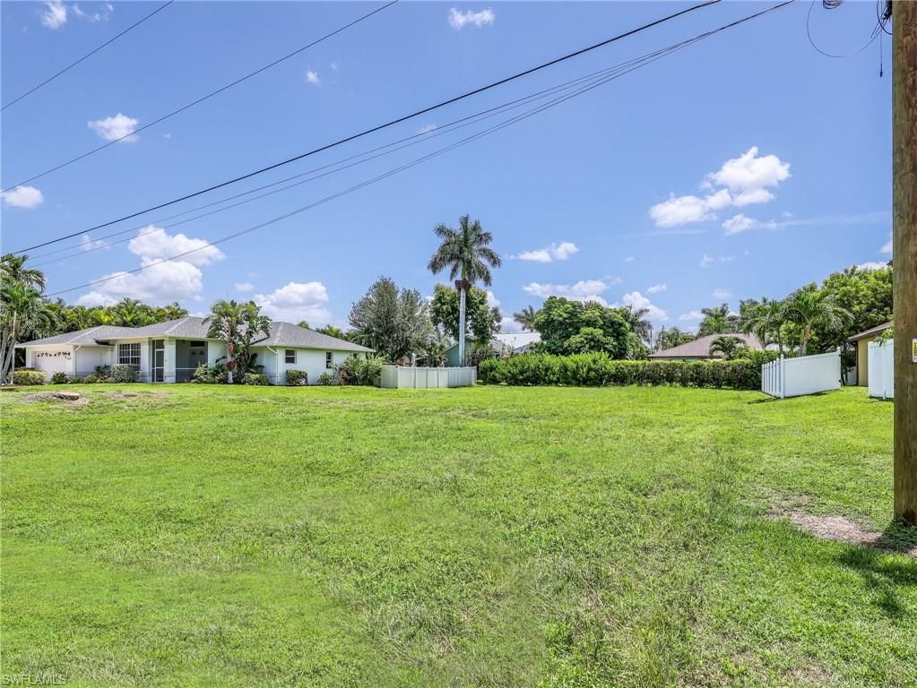 Image 8 of property listing at 5235 27th PL, Cape Coral, FL 33914