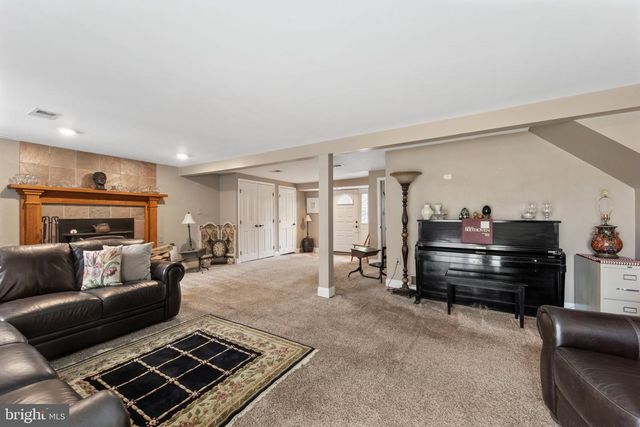 1043 DAVISVILLE RD, Southampton, PA 18966