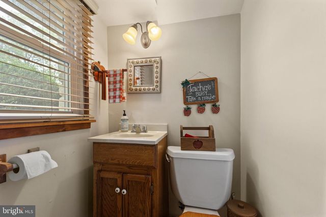 1043 DAVISVILLE RD, Southampton, PA 18966
