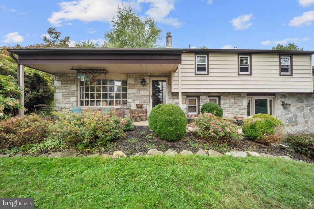 1043 DAVISVILLE RD, Southampton, PA 18966 — photo 2
