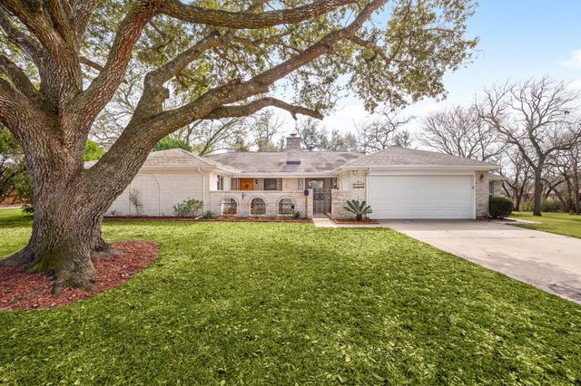 1719 Alta Vista Drive, Alvin, TX 77511