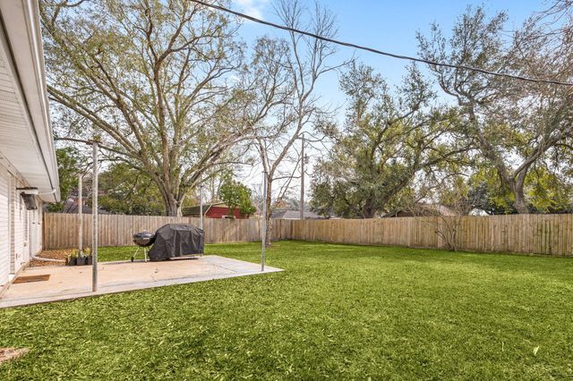 1719 Alta Vista Drive, Alvin, TX 77511