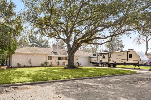 1719 Alta Vista Drive, Alvin, TX 77511