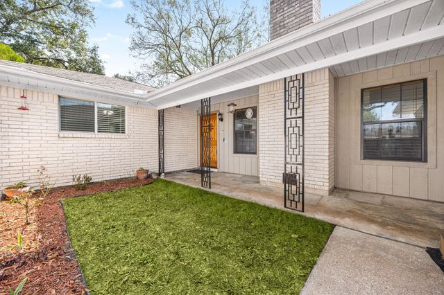 1719 Alta Vista Drive, Alvin, TX 77511