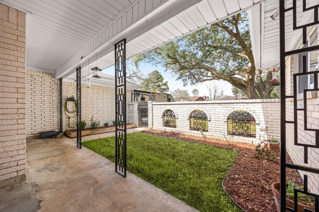 1719 Alta Vista Drive, Alvin, TX 77511