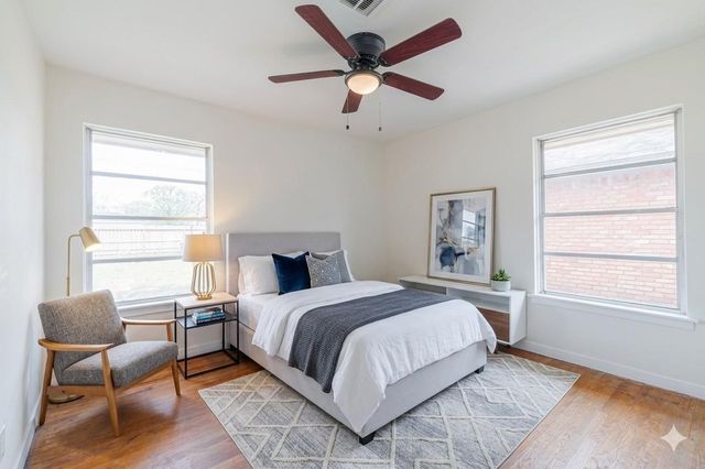 723 E Spreading Oak Drive, Houston, TX 77076