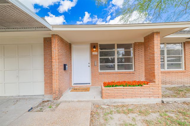 723 E Spreading Oak Drive, Houston, TX 77076