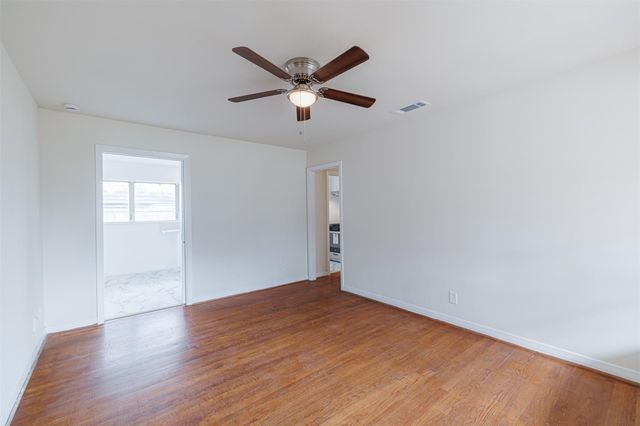 723 E Spreading Oak Drive, Houston, TX 77076