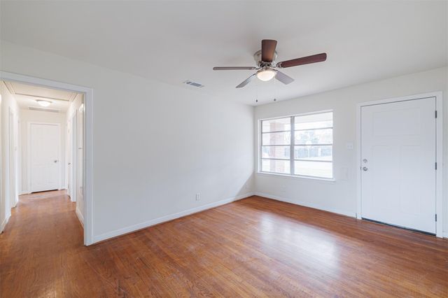 723 E Spreading Oak Drive, Houston, TX 77076