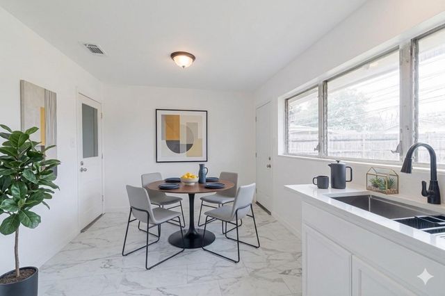 723 E Spreading Oak Drive, Houston, TX 77076