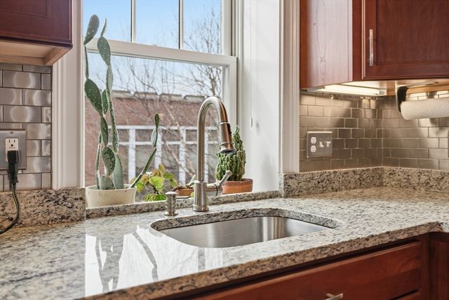 52 Thurston St 3, Somerville, MA 02145