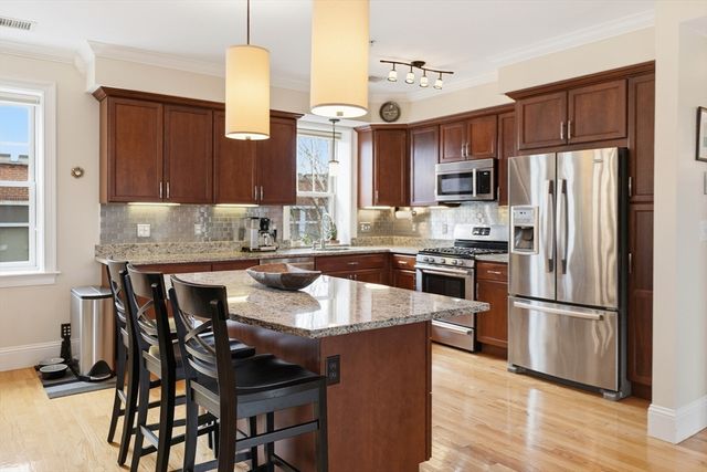 52 Thurston St 3, Somerville, MA 02145