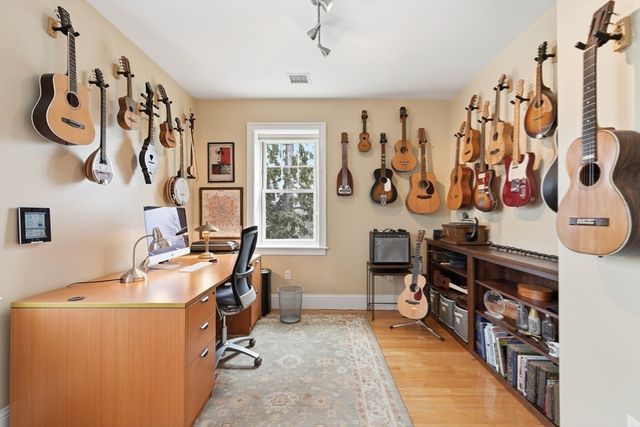 52 Thurston St 3, Somerville, MA 02145