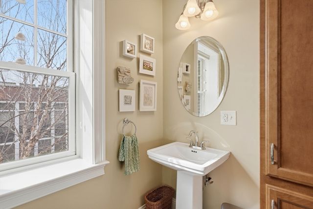 52 Thurston St 3, Somerville, MA 02145