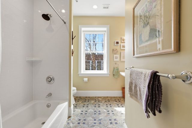 52 Thurston St 3, Somerville, MA 02145