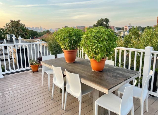 52 Thurston St 3, Somerville, MA 02145