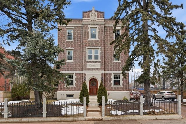 52 Thurston St 3, Somerville, MA 02145