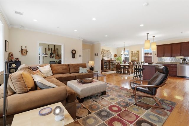 52 Thurston St 3, Somerville, MA 02145