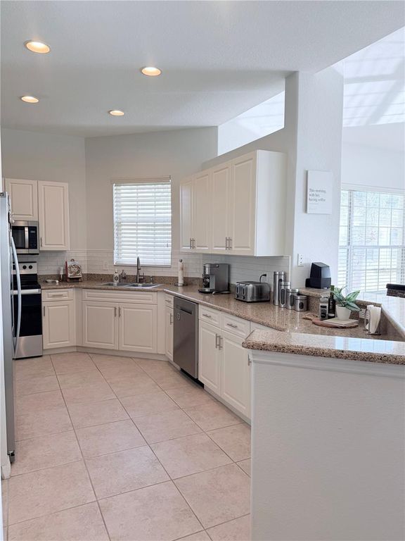 Image 11 of property listing at 1708 TRIANO CIRCLE 1708, Venice, FL 34292