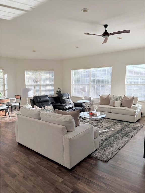 Image 5 of property listing at 1708 TRIANO CIRCLE 1708, Venice, FL 34292