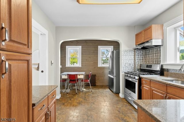 214 E Lincoln Ave, Roselle Park Boro, NJ 07204