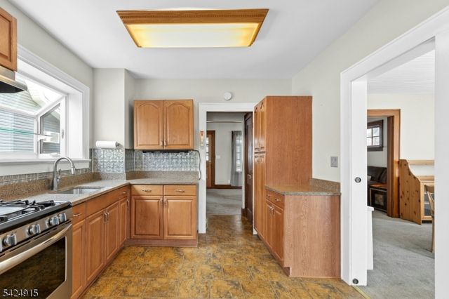 214 E Lincoln Ave, Roselle Park Boro, NJ 07204