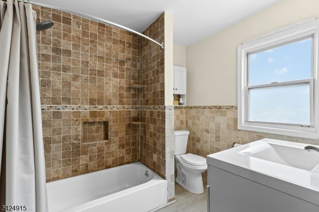 214 E Lincoln Ave, Roselle Park Boro, NJ 07204