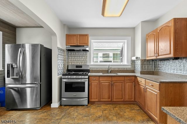 214 E Lincoln Ave, Roselle Park Boro, NJ 07204