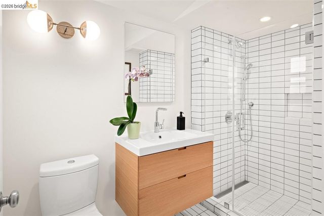 450 Vermont Ave, Berkeley, CA 94707