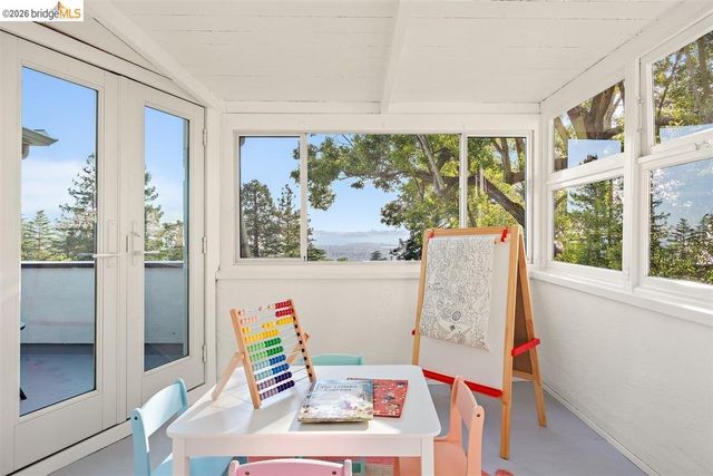 450 Vermont Ave, Berkeley, CA 94707