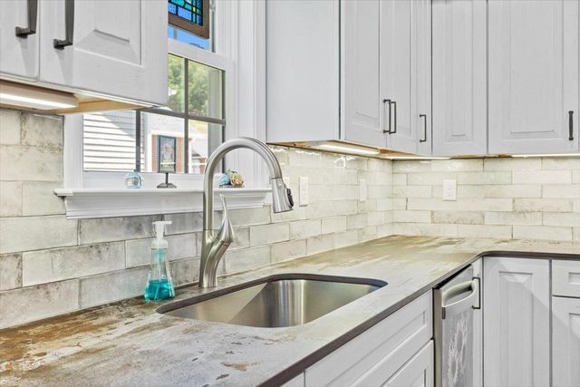 7 OAK VIEW DR, Staunton, VA 24401