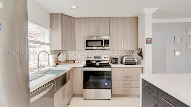 1237 NW 125th Ter, Sunrise, FL 33323
