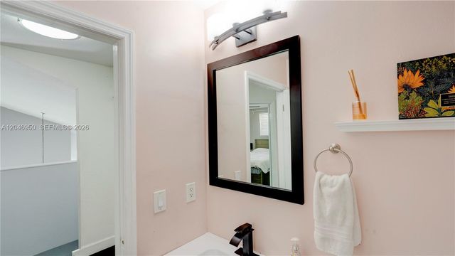 1237 NW 125th Ter, Sunrise, FL 33323