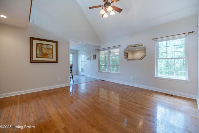 2108 Churchdown Ln, Louisville, KY 40214
