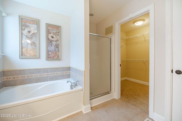 2108 Churchdown Ln, Louisville, KY 40214