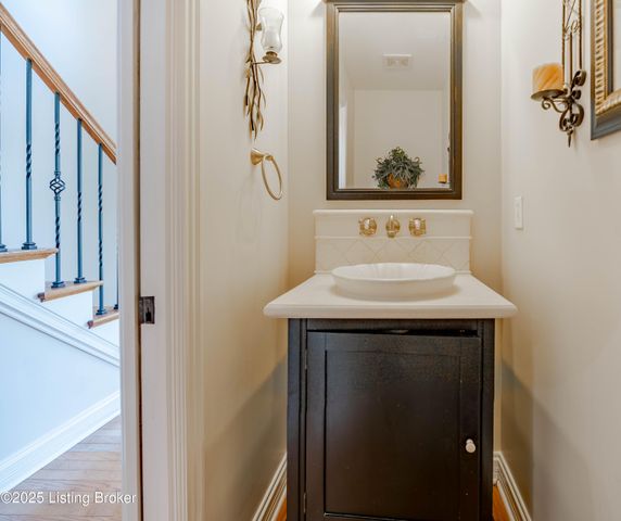 2108 Churchdown Ln, Louisville, KY 40214