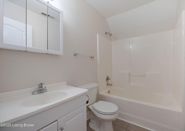 2108 Churchdown Ln, Louisville, KY 40214