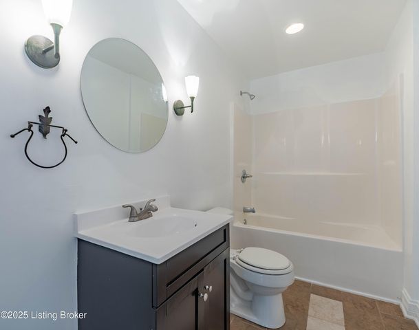 2108 Churchdown Ln, Louisville, KY 40214