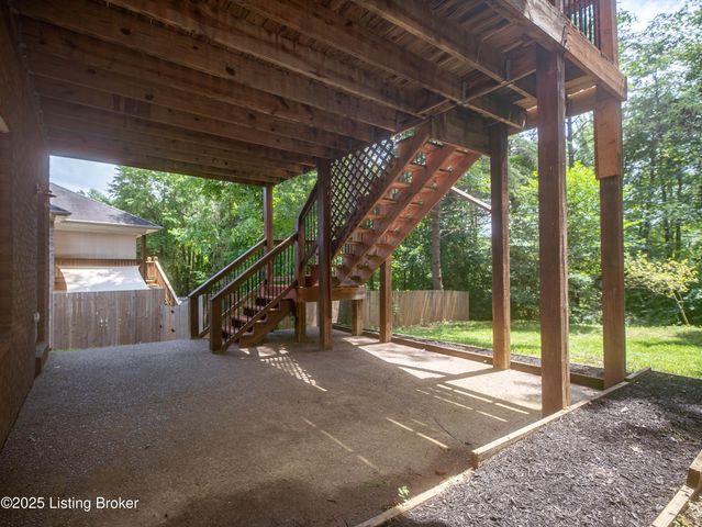 2108 Churchdown Ln, Louisville, KY 40214