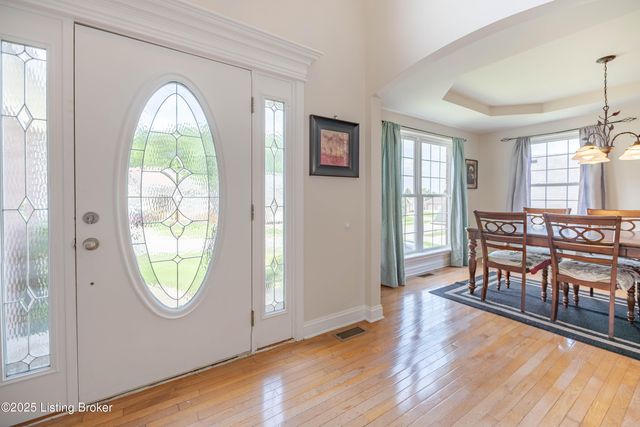 2108 Churchdown Ln, Louisville, KY 40214