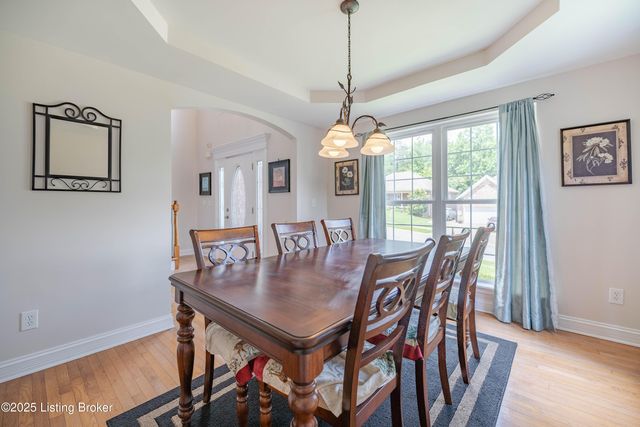 2108 Churchdown Ln, Louisville, KY 40214