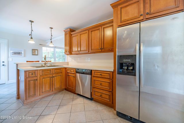 2108 Churchdown Ln, Louisville, KY 40214