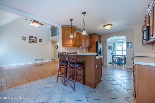 2108 Churchdown Ln, Louisville, KY 40214