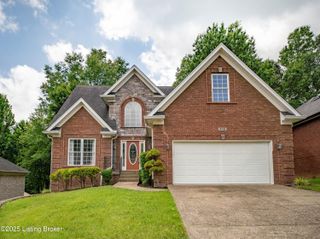 2108 Churchdown Ln, Louisville, KY 40214