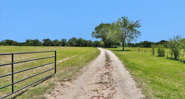 9445 Cr 415 E, Navasota, TX 77868