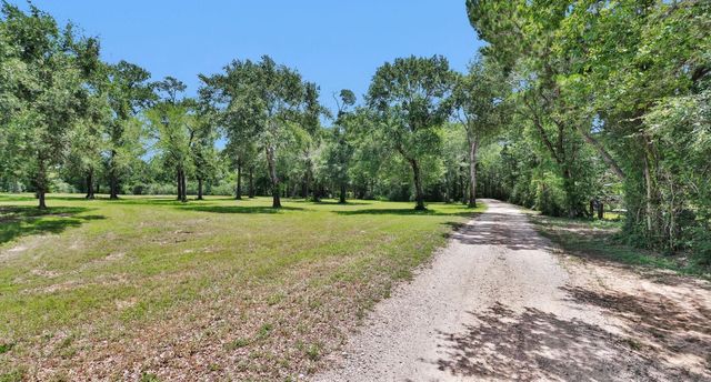 9445 Cr 415 E, Navasota, TX 77868