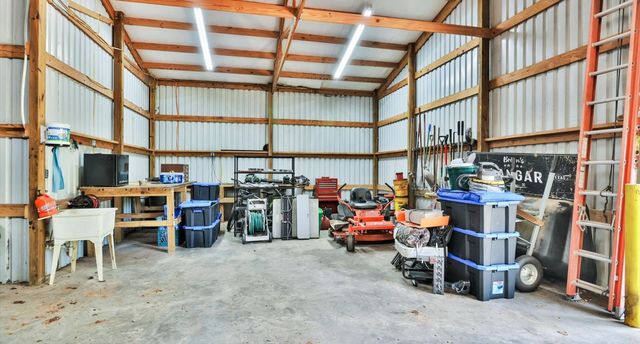 9445 Cr 415 E, Navasota, TX 77868